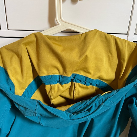 New Rab Women's Upslope waterproof light winter Jacket-size Small - Picture 9 of 9